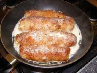 Куриные рулетики в сметанном соусе